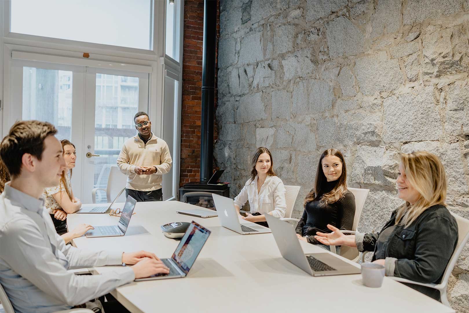 Major-Tom-satisfied-client-meeting